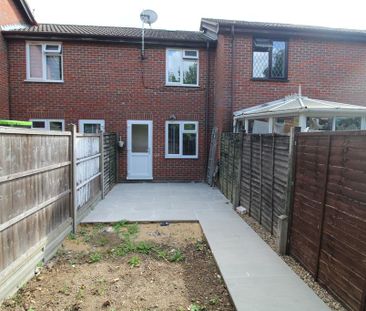 2 bedroom terraced house to rent - Photo 4