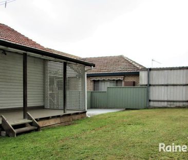 Two Bedroom Fully Renovated Home - Photo 5