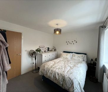 A rarely available modern two bedroom semi-detached house on a new ... - Photo 4