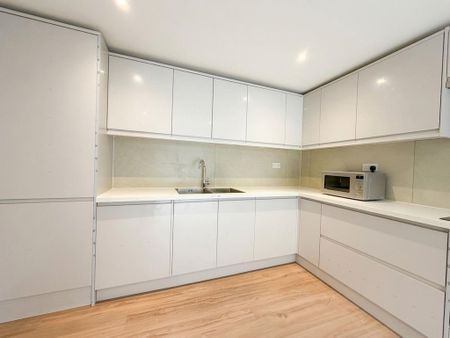 House share to rent - Photo 2
