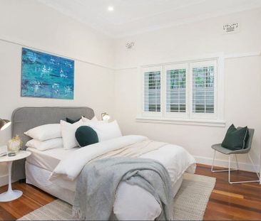 Renovated Bronte Beach One Bedroom unit with sunroom - Photo 2