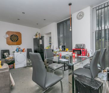 277 Upper Town Street, LS13 - Photo 2