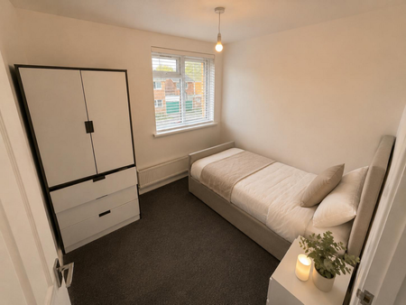 5 bedroom detached house to rent - Photo 5