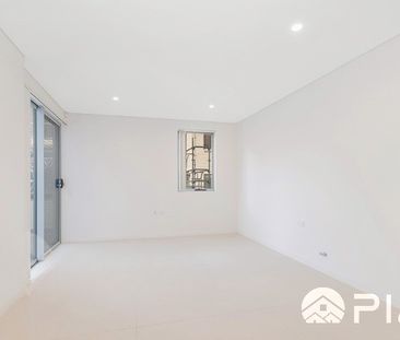 Modern 1 Bedroom + Study Apartment For Lease - Photo 6