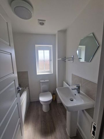 3 bedroom semi-detached house to rent - Photo 4