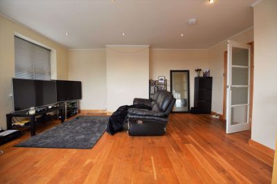 2 bedroom Flat in Eden Drive, Leeds - Photo 2