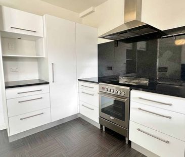 FENDALTON - 3 BEDROOM TOWNHOUSE, LOGBURNER, SINGLE GARAGE - Photo 5