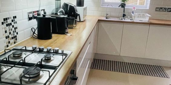 Room in a Shared House, Glencoe Avenue, IG2 - Photo 3