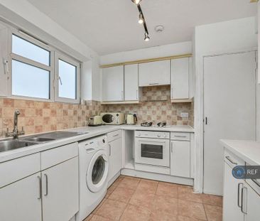 1 bedroom in a flat share to rent - Photo 5