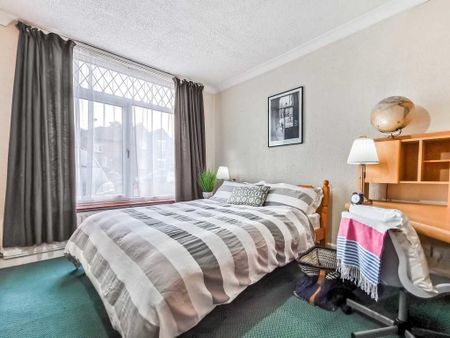 4 bedroom semi-detached house to rent - Photo 3