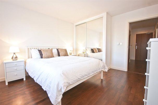 Battersea Park Road, London, SW11 4BT - Photo 1