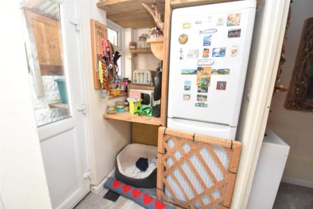 2 bedroom terraced house to rent - Photo 3