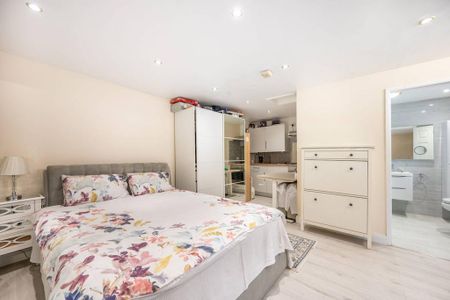 Studio to rent - Photo 2