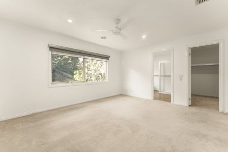 Family Living - Photo 2