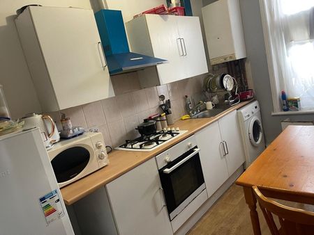 Room in a Shared Flat, Hainault Road, E11 - Photo 3