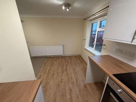 Kimberley Road, Benfleet, SS7 - Photo 4