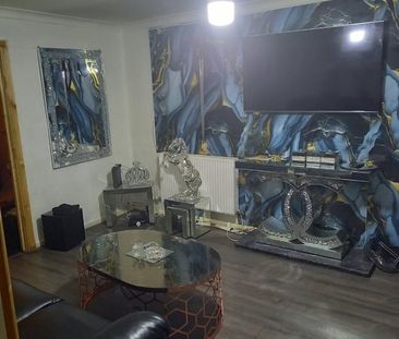 3 Bed Semi-Detached House, Cedar Close, LS12 - Photo 1