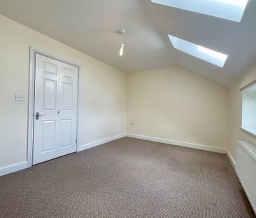 2 bedroom Semi-Detached House to let - Photo 5