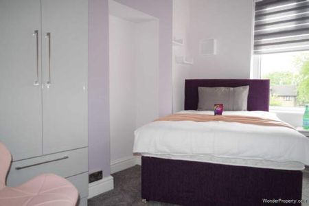 4 bedroom property to rent in Stockport - Photo 3