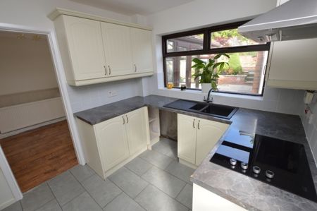 3 Bedroom Semi-Detached House - Photo 4