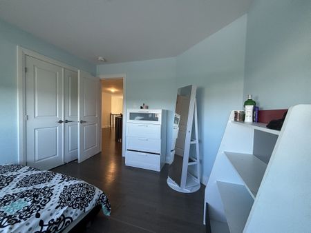 For Lease - 561 Honeylocust Avenue, Kanata, Ontario - Photo 2