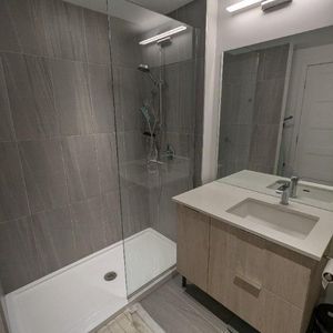 Appartement de 1 chambre et 1 salle de bain - Photo 2