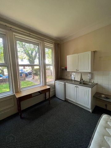 September Start Date, 116 Stranmillis Road, Serviced Rooms, Belfast, BT9 5AE - Photo 4