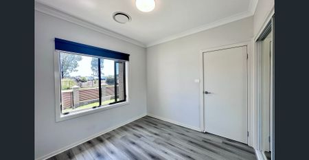 Family-Friendly 3-Bedroom Home with Solar Panels & Ducted A/C – Steps from Riverbank Public School! - Photo 2