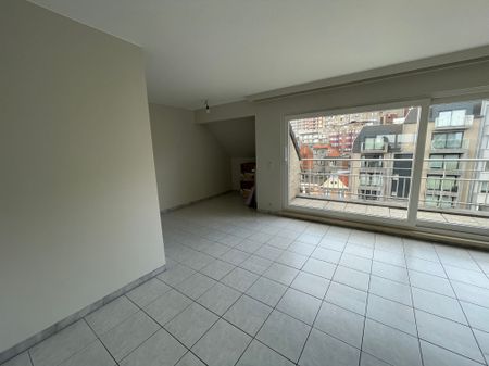 Mooi duplexappartement met drie slaapkamers en twee zongerichte terrassen. - Photo 4