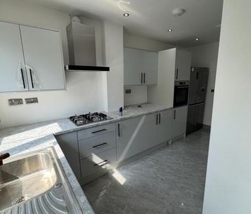 4 bedroom terraced house to rent - Photo 2