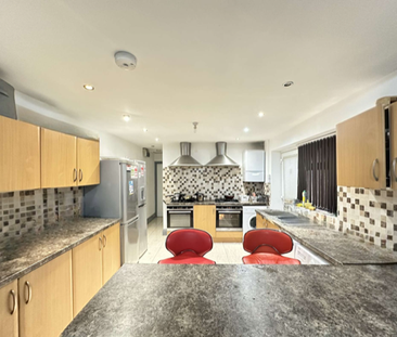 8 bedroom terraced house to rent - Photo 5