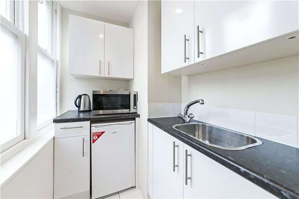 A modern studio apartment, set in the heart of Mayfair benefiting from a porter and lift access. - Photo 1