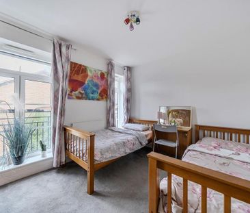 4 bedroom semi-detached house to rent - Photo 6