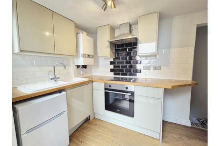 2 bedroom flat to rent - Photo 4