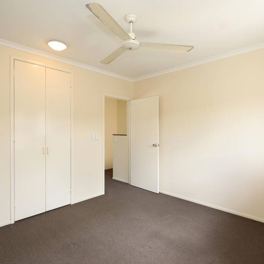 Nice Townhouse - Swimming Pool - Short walk to IGA - Photo 1