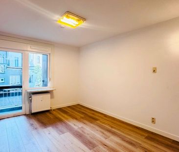 Centraal gelegen gerenoveerd 3-slaapkamerappartement met 2 terrassen - Photo 3