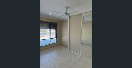 Spacious 3 Bedroom Home - Photo 3