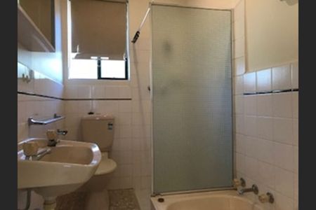 Two bedroom unit in quiet location - Photo 5