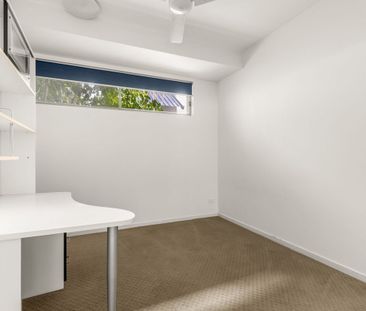 Spacious, Light-Filled Apartment in a Prime St Lucia Location - Par... - Photo 3