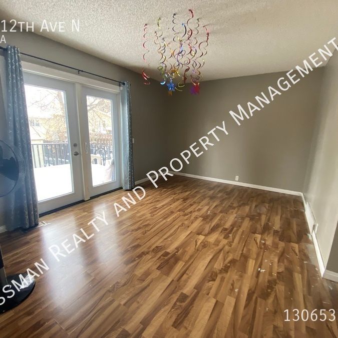 3 Bed, 1 bath DUPLEX Located in North East Regina. - Photo 1