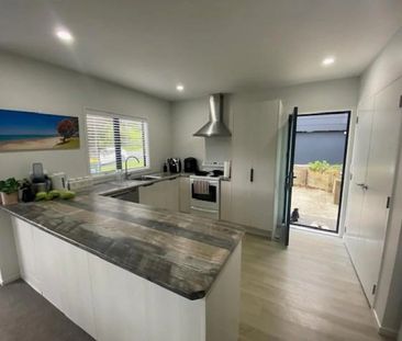 Charming 2-Bedroom Home in a Prime Coastal Location - Photo 3