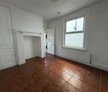 3 bedroom house to rent Ham Road, Worthing, BN11 - Photo 4