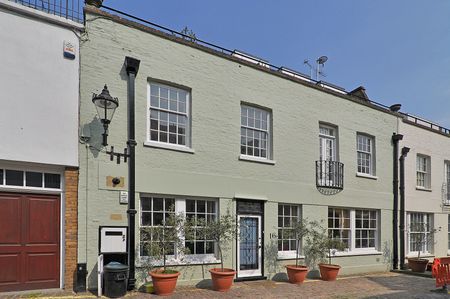 Ennismore Mews, Kensington and Chelsea, London, SW7 - Photo 2