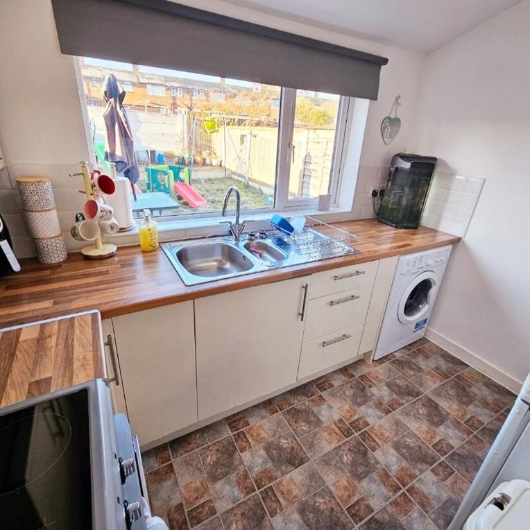 3 bedroom terraced house to rent - Photo 1