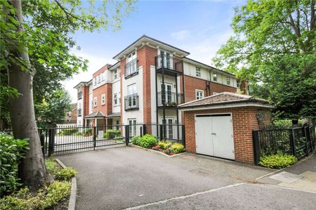 Set within a sought after gated development off Green Lane, Northwood, this luxurious 2 bedroom 2 bathroom apartment is set on the top floor and available early October. - Photo 2