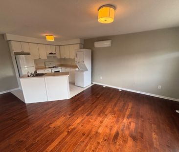 For Lease - 12 Black Creek Drive Unit# Coachhouse, Markham, Ontario - Photo 3