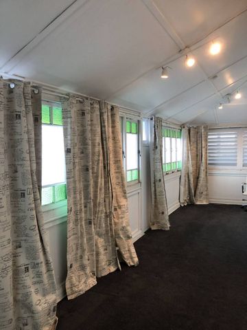 Large residence, close to all amenities - Photo 4