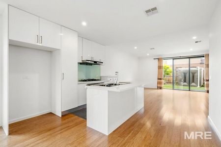 2/11 Moore Avenue, Clayton South - Photo 3