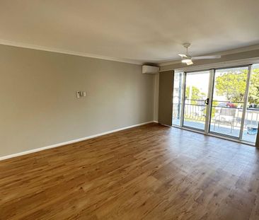 Renovated 3 Bedroom 1 Bathroom Unfurnished Apartment! - Photo 1