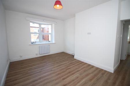1 bedroom Flat to rent in Tankerville Place, Jesmond, Newcastle Upon Tyne - Photo 2